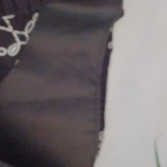 Lucy and Laural Black Skirt w/ White Embroidery, Cotton/Spandex, Size 8 - Picture 4 of 5